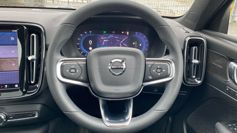 Volvo XC40 2.0 B4P Ultimate Dark 5dr Auto Petrol Estate